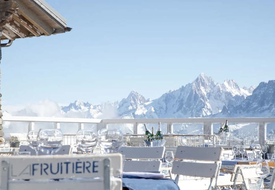 Mountain restaurant in Megeve (©AntoineBarbot)