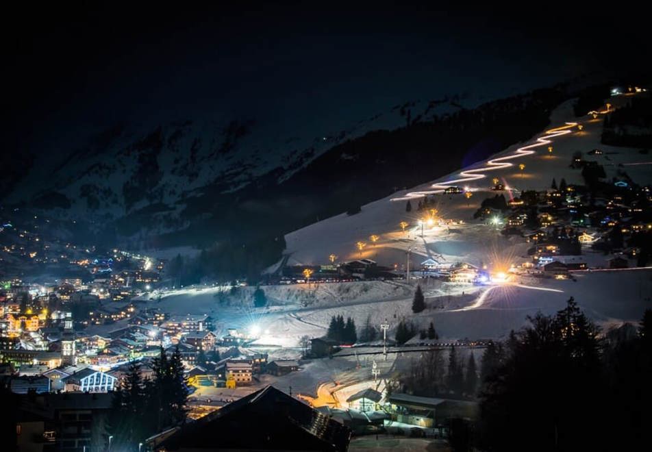 La Clusaz at night (©DavidMachet)