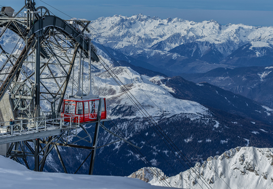 Les Arcs Ski Resort - Aiguille Rouge view point (©Raj-Bundhoo)