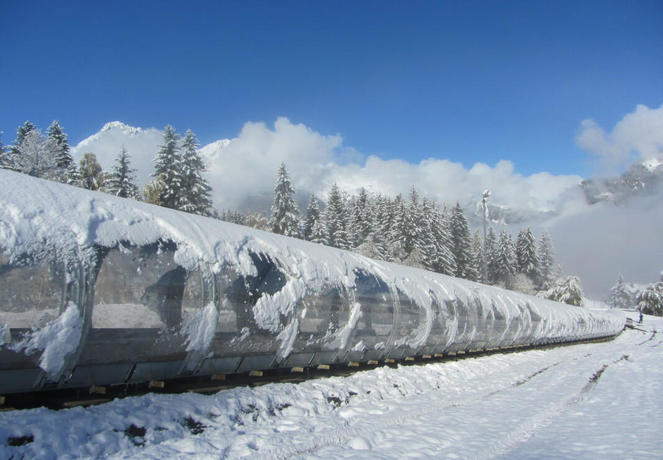 Oz 3300 Ski Resort - Covered magic carpet