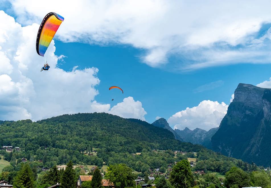 Samoens Village (©ChristianMartelet) - Paragliding