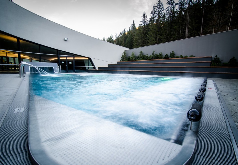 Courchevel Ski Resort-Aquamotion