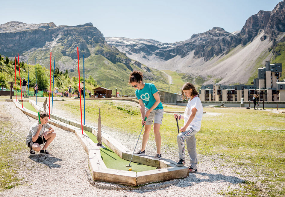 Tignes in Summer - Mini golf (©Andy Parant)