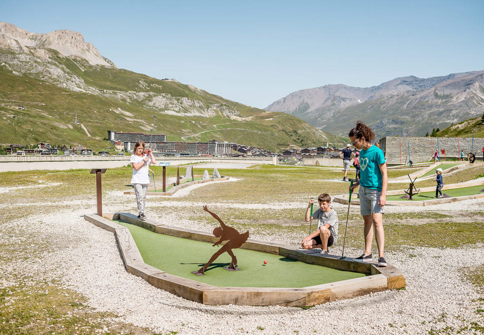 Tignes in Summer - Mini golf (©Andy Parant)