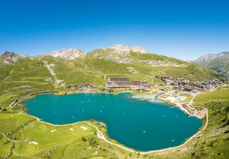 Tignes in Summer - Lake at Tignes le Lac (©Andy Parant)