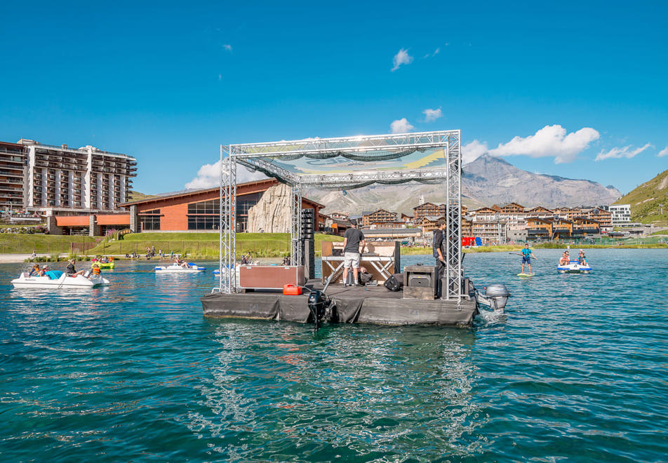 Tignes in Summer - Lake at Tignes le Lac (©Andy Parant)