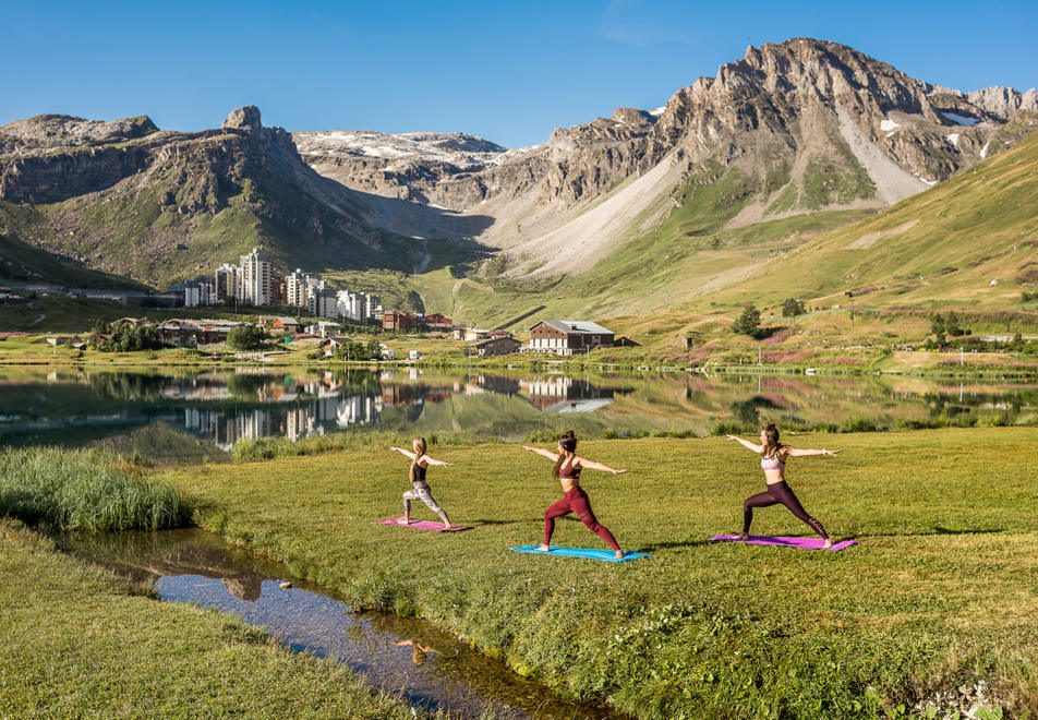 Tignes in Summer - Yoga (©Andy Parant)