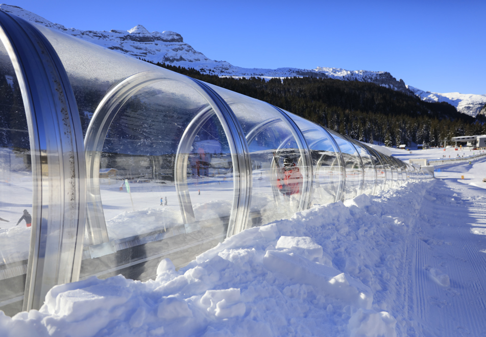 Flaine Ski Resort - Tapis du Pre (covered magic carpet) (©M.Dalmasso)