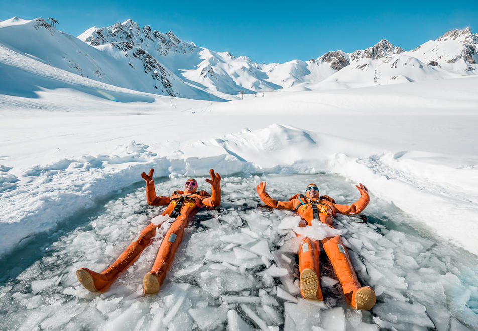 Tignes in Winter - Ice floating (©AndyParant)