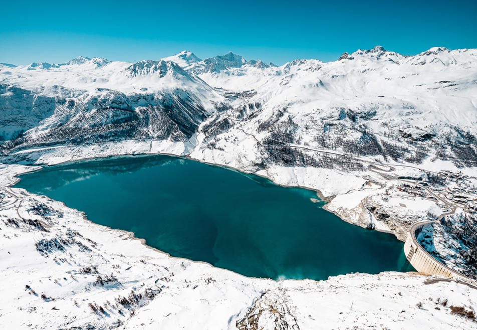 Tignes in Winter - Tignes Dam (©AndyParant)