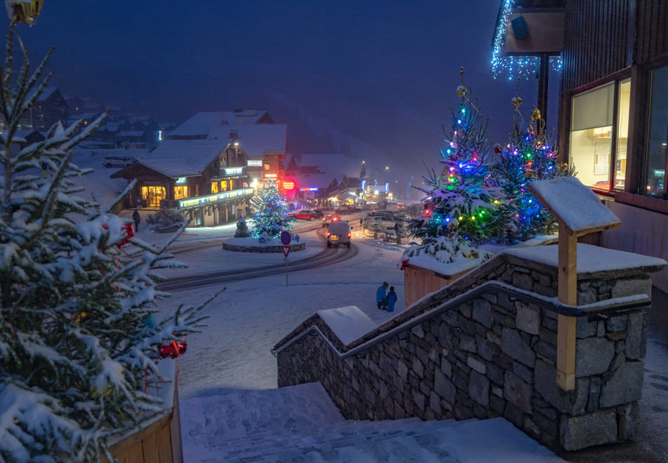 Les Saisies at night