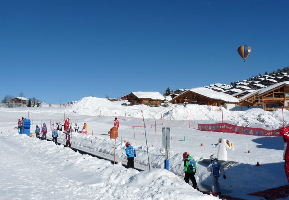 Les Saisies kids ski kindergarten