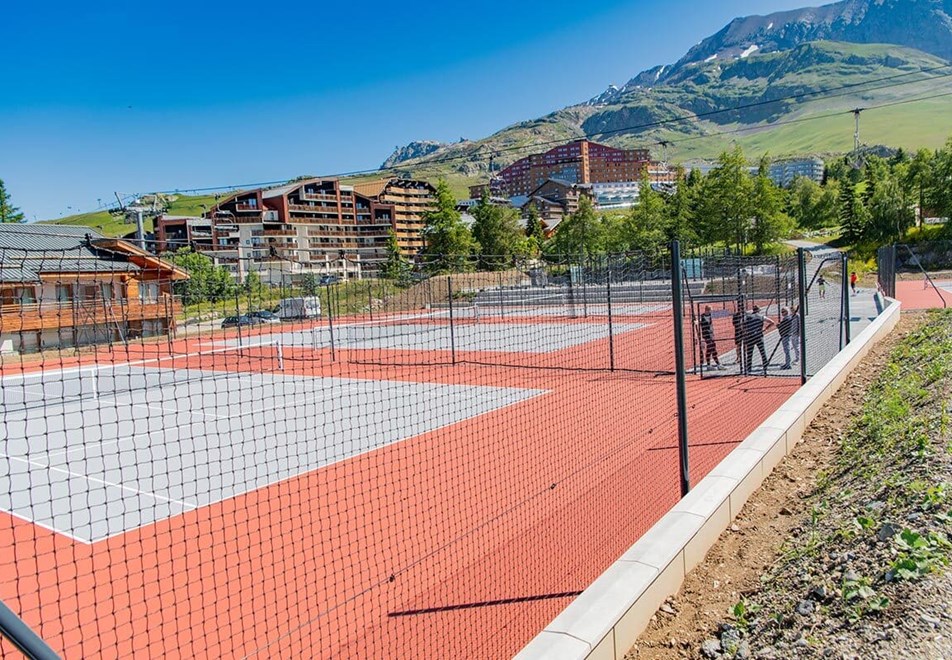 Alpe d'Huez in Summer - Outdoor tennis courts