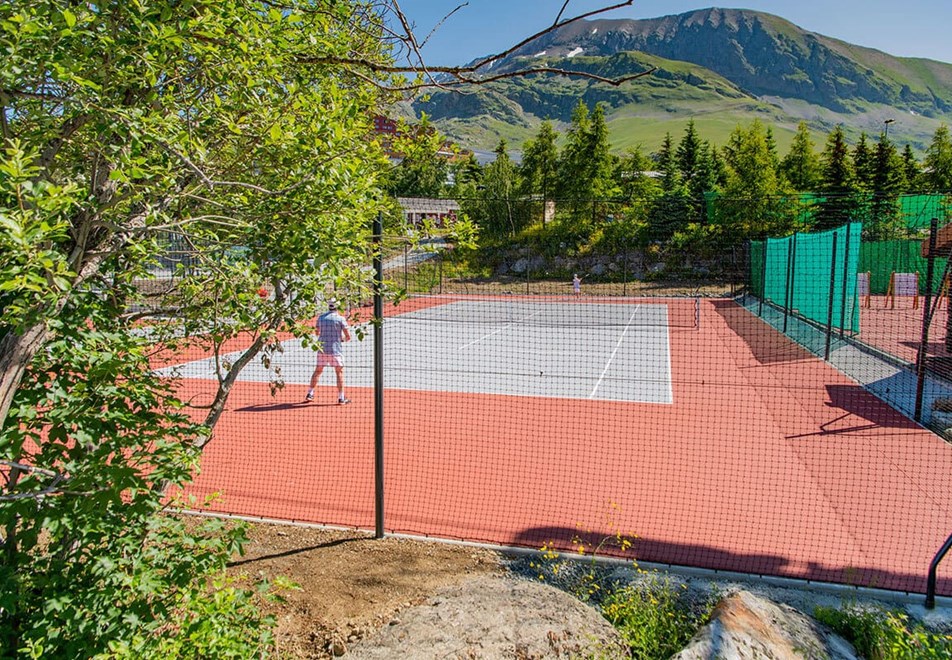 Alpe d'Huez in Summer - Outdoor tennis courts