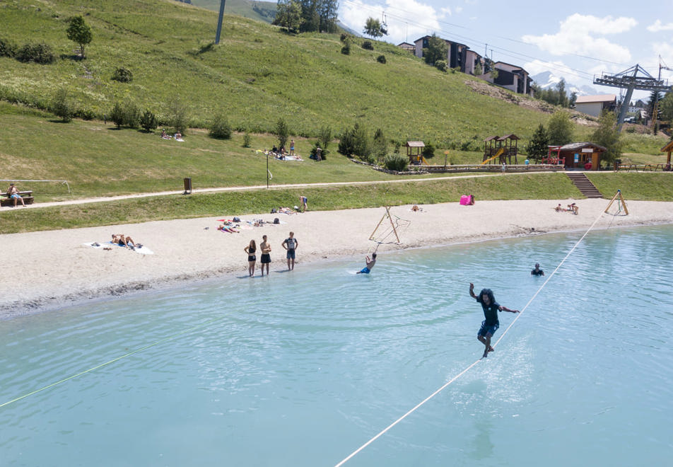 Les Deux Alpes alpine resort - Lake Buissonniere