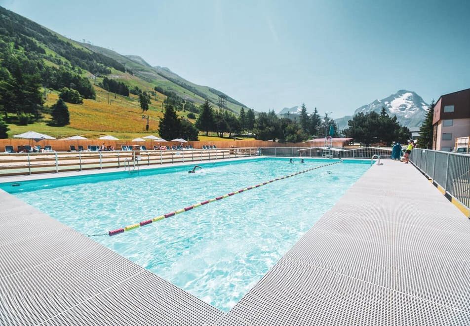 Les Deux Alpes alpine resort - Outdoor pools