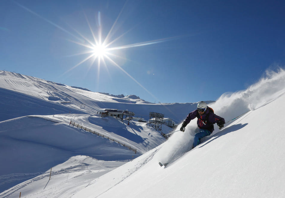 Les Deux Alpes ski resort - Ski touring (©Nils Louna)