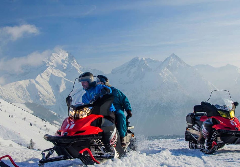 Les Deux Alpes snow mobiling
