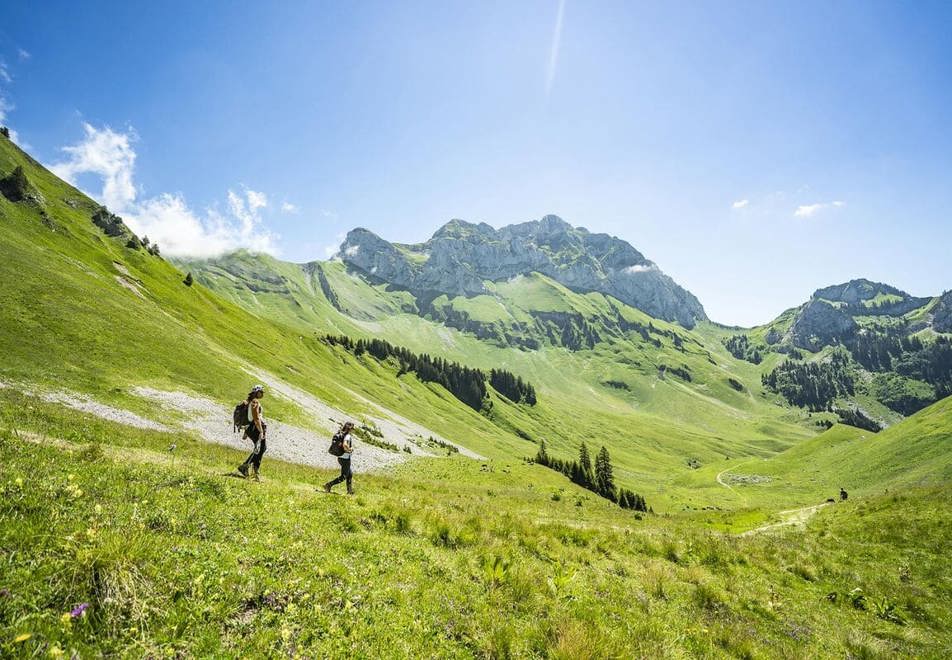 Chatel walking