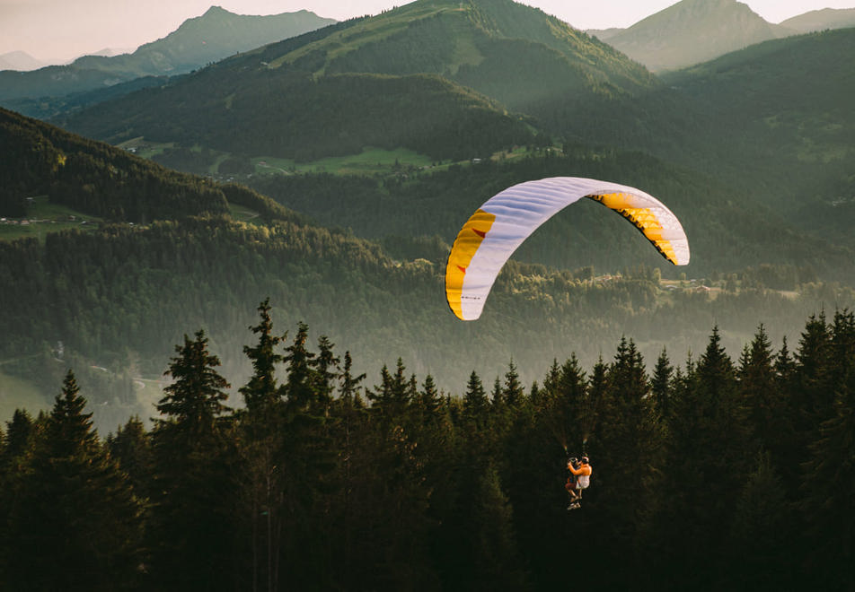 Morzine paragliding