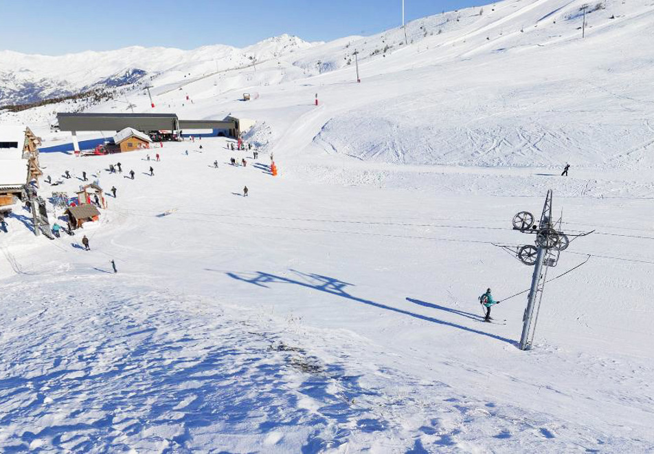 Skiing in Valloire