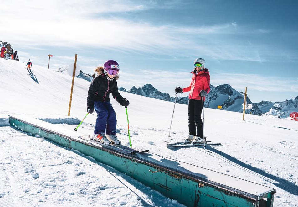 Les Deux Alpes ski resort - Skiing (©Luka Leroy)