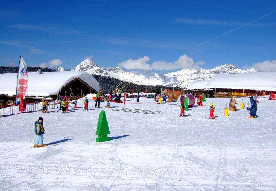 Les Saisies kids ski kindergarten