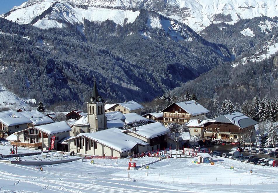 Skiing in Notre Dame de Bellecombe