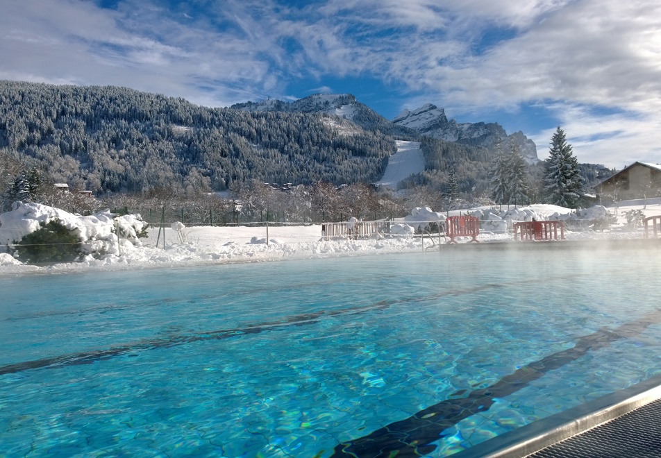 Les Carroz Ski Resort - Outdoor pool