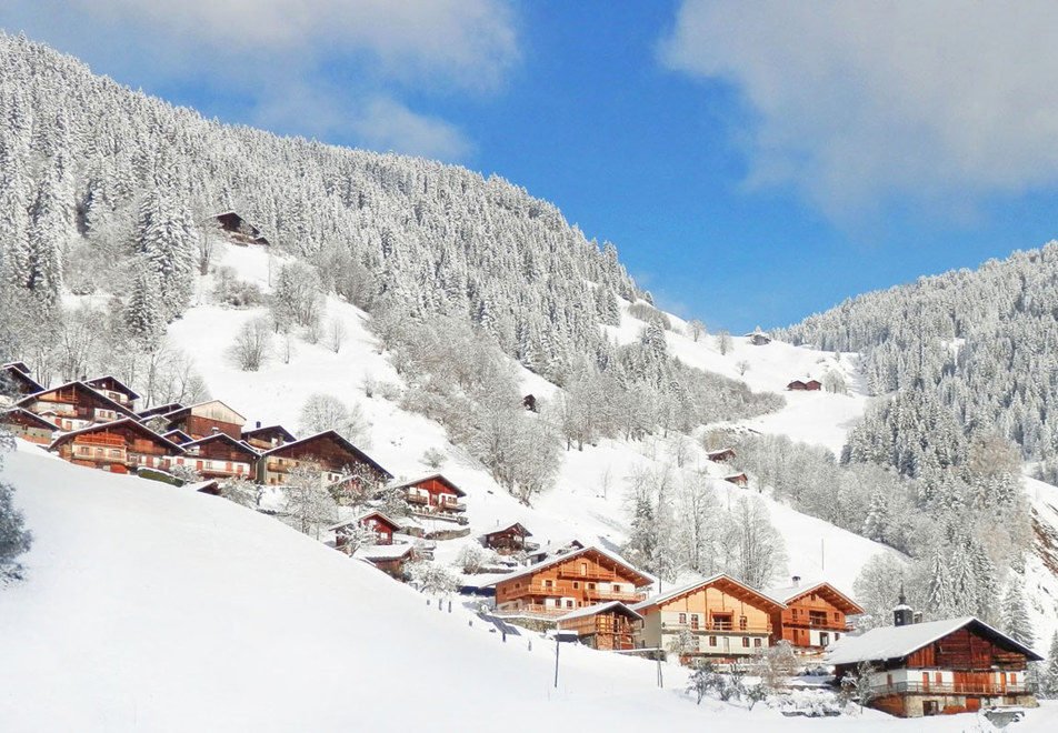 Areches-Beaufort ski village