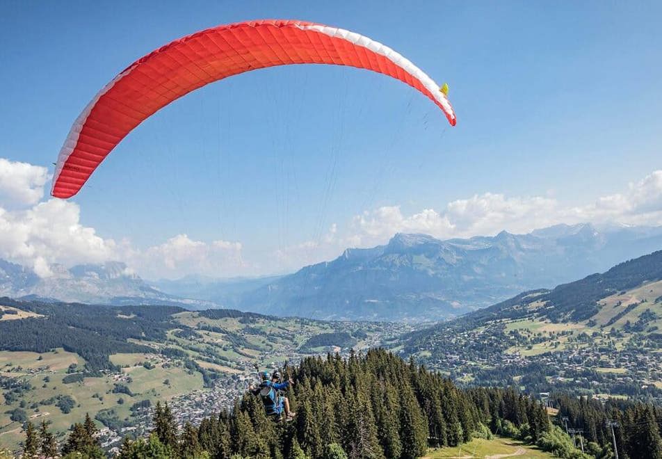 Paragliding in Megeve