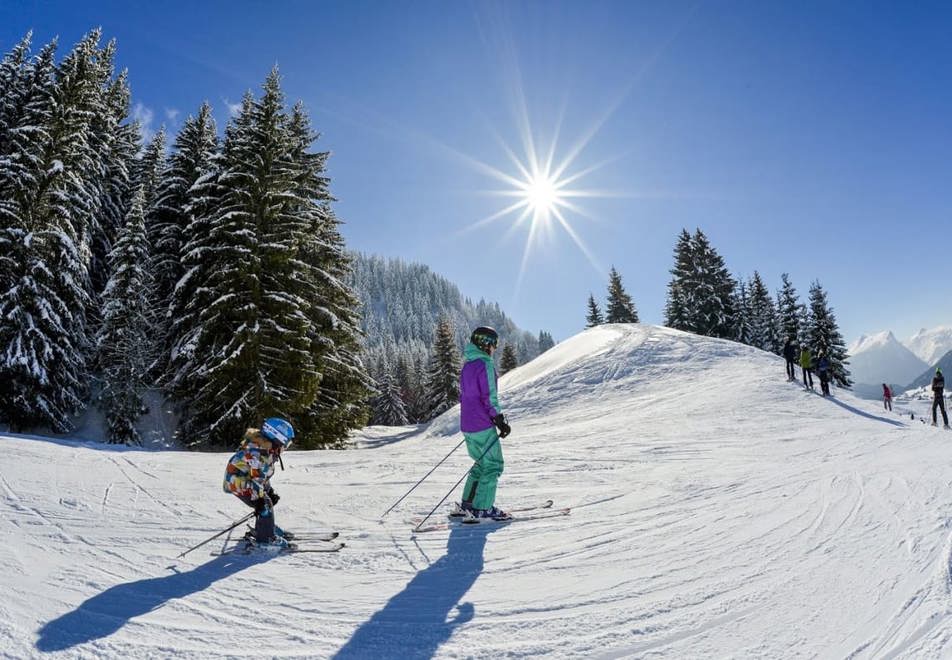 La Clusaz skiing (©DavidMachet)