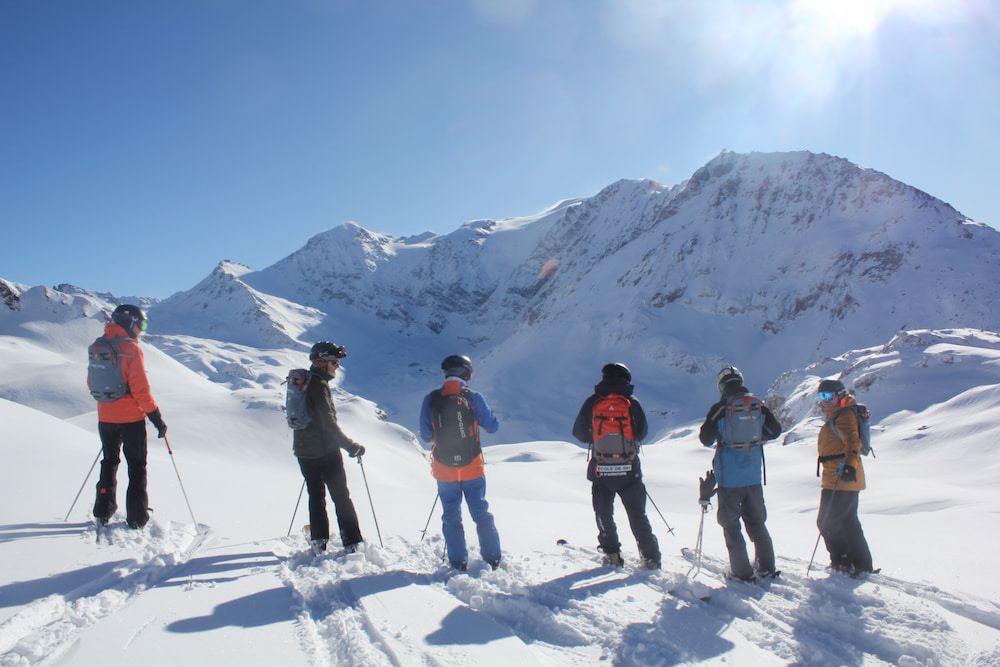 Peak Retreats Team Members Starting Le Monal Off Piste Itinerary In Sainte Foy Tarentaise