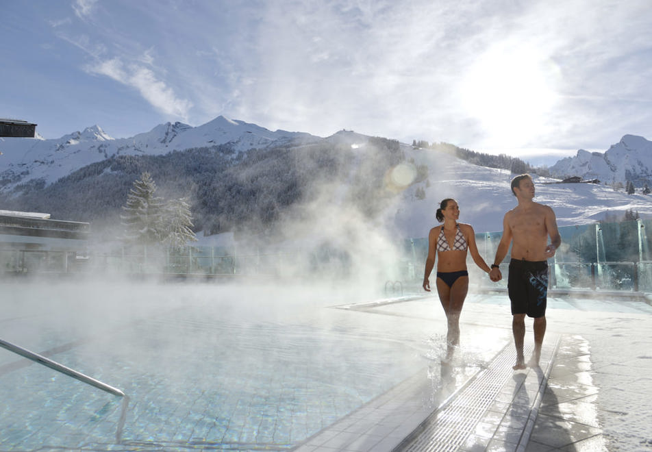 La Clusaz outdoor pool (©DavidMachet)