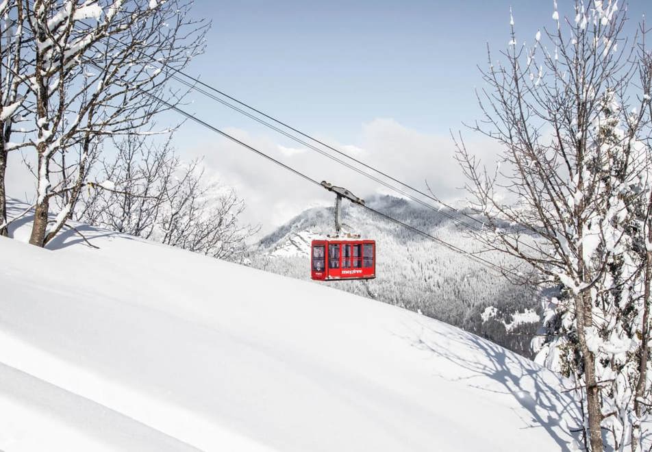 Megeve cable car (© AntoineBarbot)