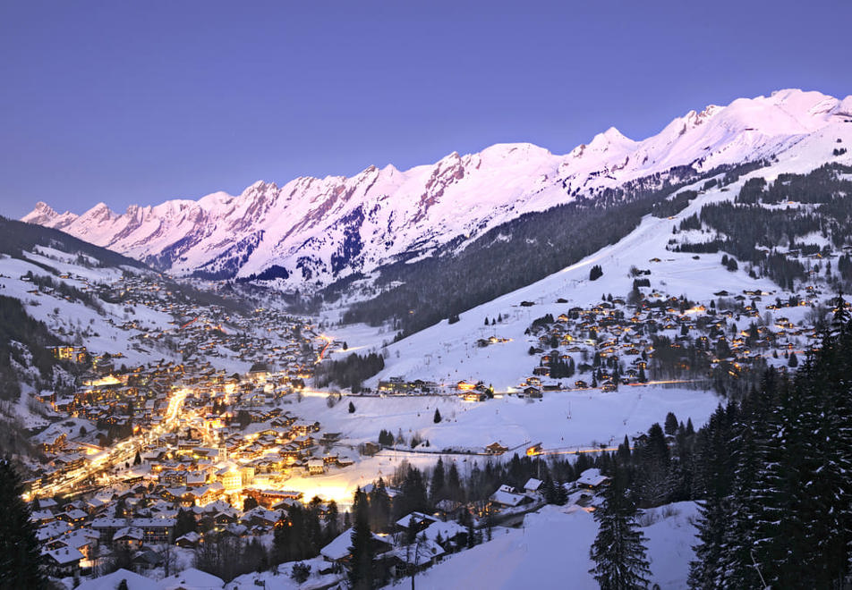 La Clusaz at night (©PLebeau)