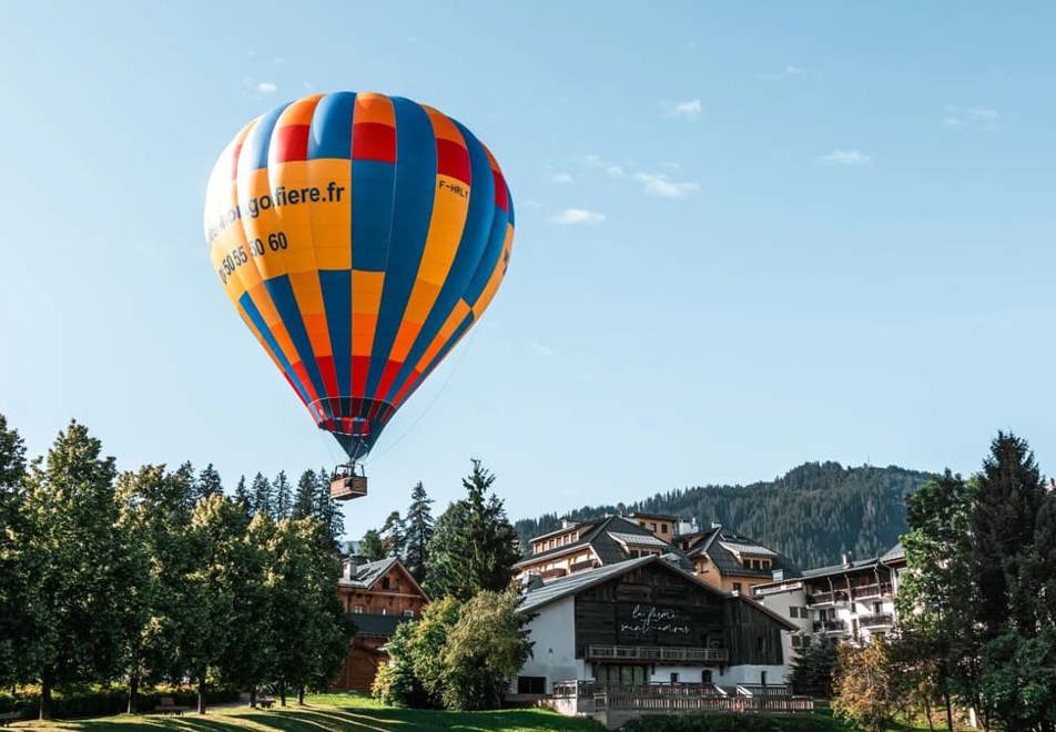 Hot air ballooning in Megeve (©MarieBougault)