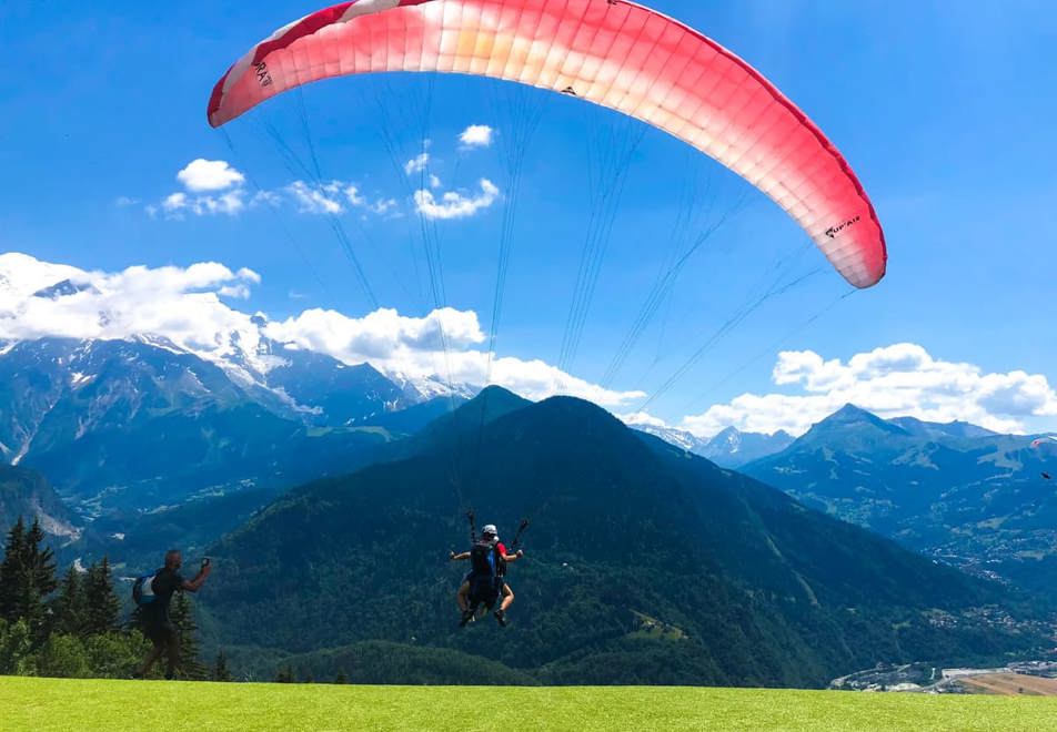 Paragliding in Combloux